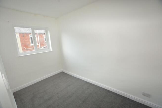 2 bed Terraced to rent Image 6