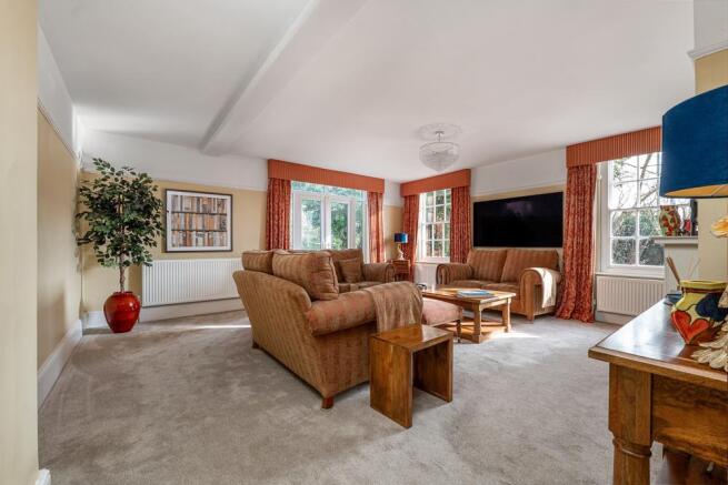 FAMILY SITTING ROOM