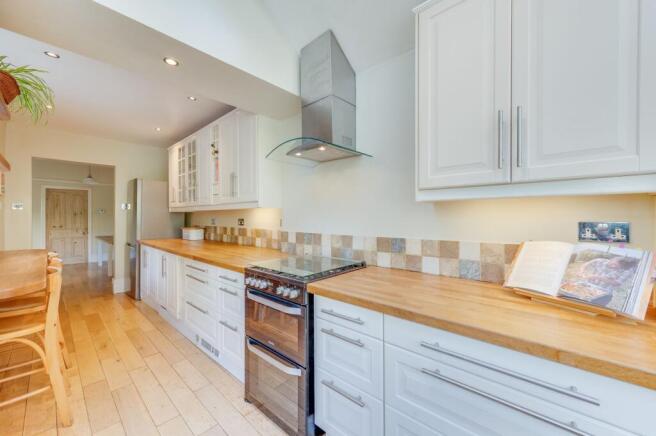 4 bed Terraced for sale Image 9