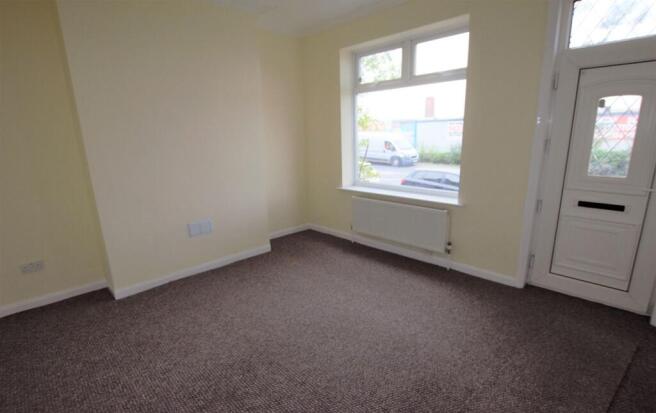 2 bed Terraced to rent Image 5