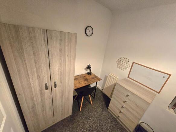 4 bed Semi-Detached to rent Image 10