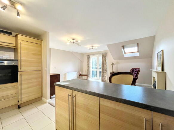 2 bed Apartment for sale Image 6
