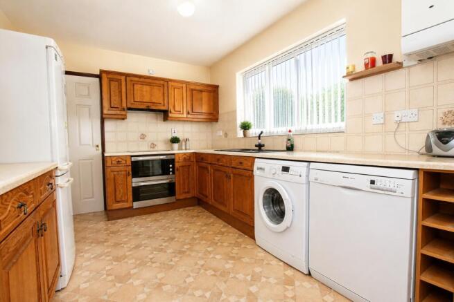 Ermine Drive, Navenby, LN5 photo 4