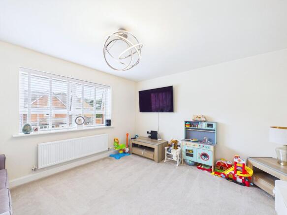 4 bed Semi-Detached for sale Image 10