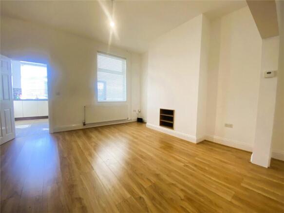 3 bed Terraced to rent Image 5