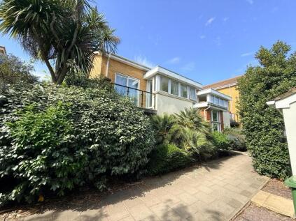 Pier Way, London, SE28