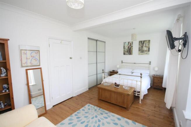 Master Bedroom (2).JPG