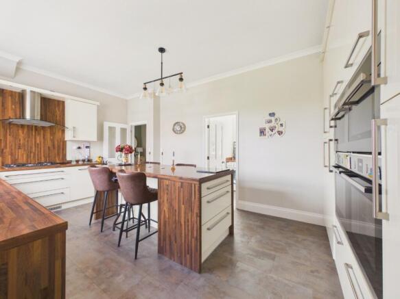 3 bed Detached for sale Image 8