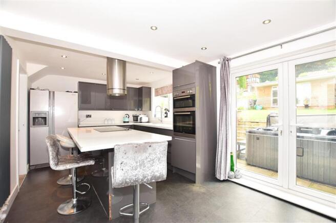 Kitchen/ Dining Room
