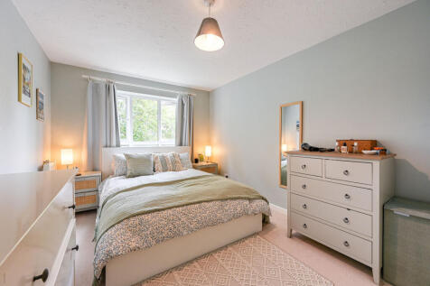 Farrow Lane, New Cross, London, SE14