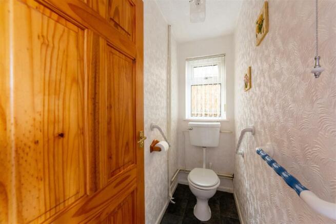 8 Trostrey Close-13.jpg