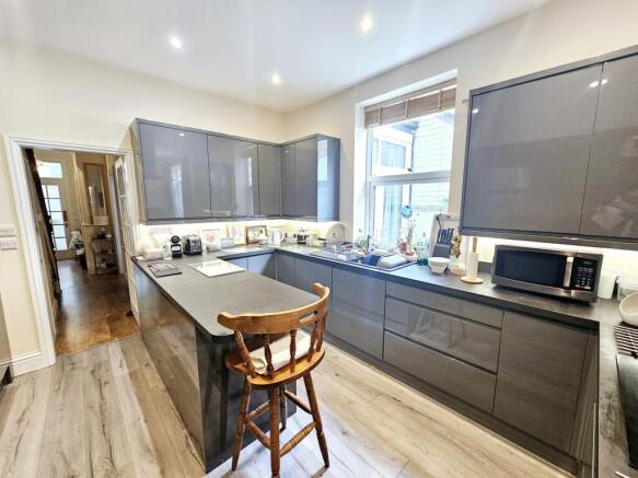 5 bed Terraced for sale Image 6
