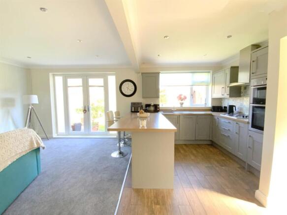 Clee Crescent, Grimsby photo 4