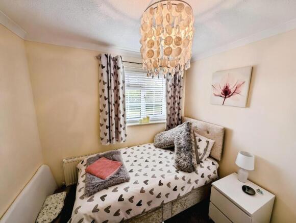 32 Dorset Way bed 3.jpg