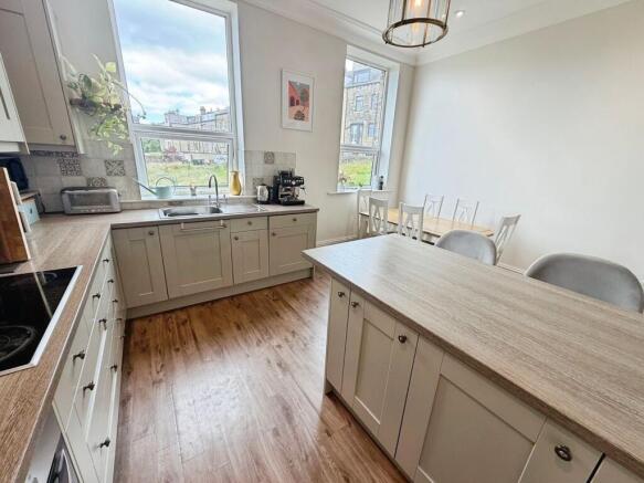 4 bed Terraced for sale Image 4