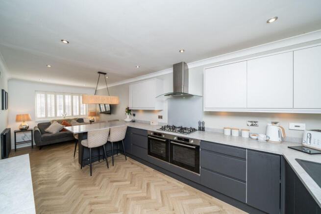 BREAKFAST KITCHEN/SITTING