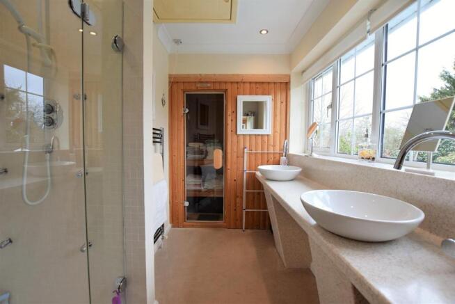 En-Suite & Sauna