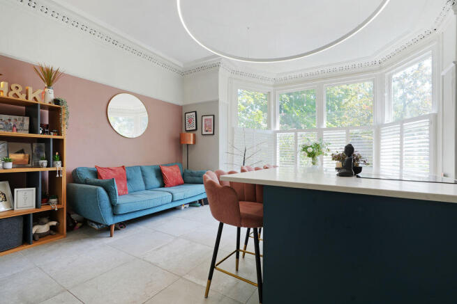 5 bed Detached for sale Image 8