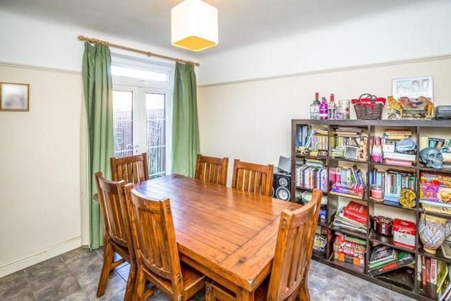 Sitting Room / Dining Room