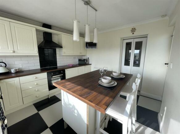 Kitchen/Centre Island