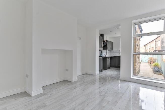 3 bed Terraced to rent Image 7