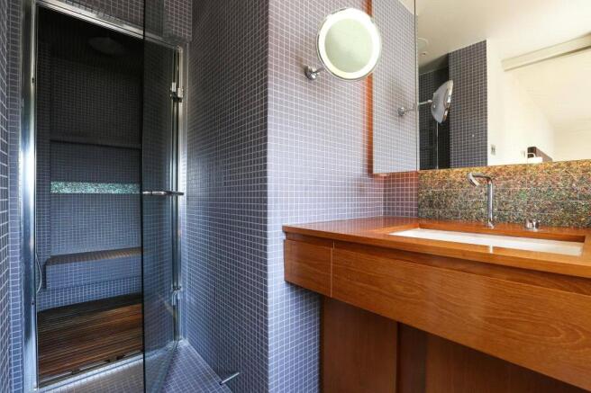Mayfair: Bathroom