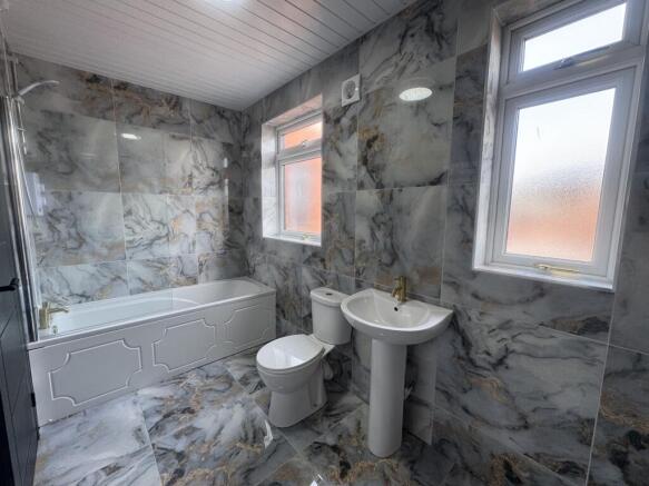 2 bed Flat to rent Image 5