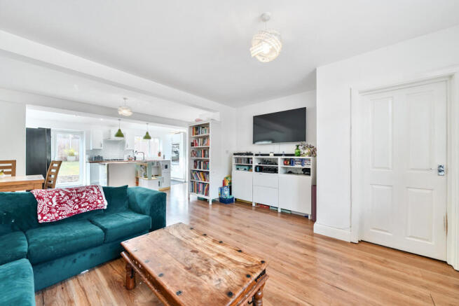 1305567-3-6863a52...