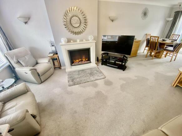 Lounge/Dining Room