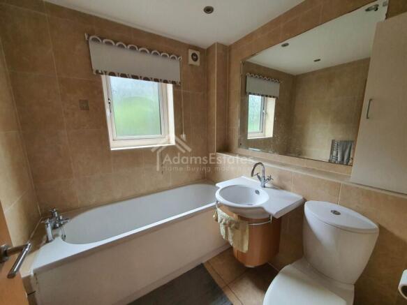 3 bed Flat to rent Image 5