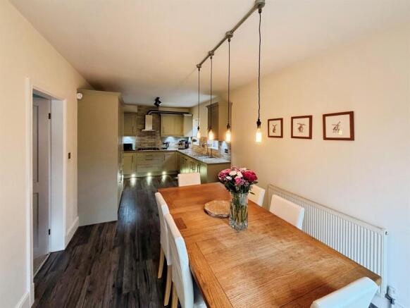 4 bed Detached for sale Image 8