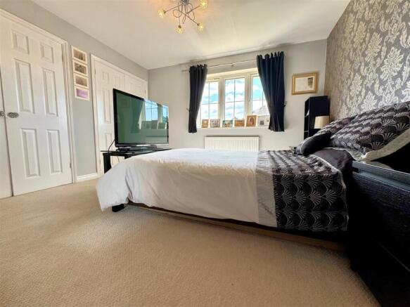 bedroom 5.jpg
