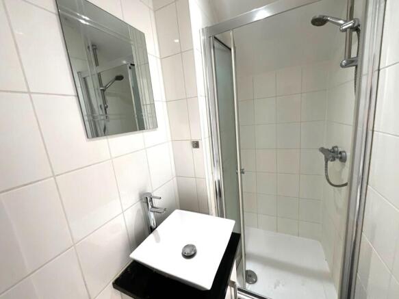 1 bed House Share to rent Image 10