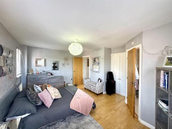 BEDROOM 5