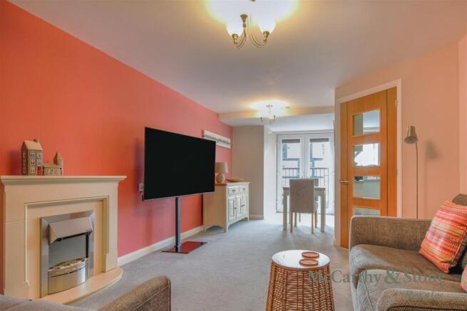 8704998-interior04.jpg