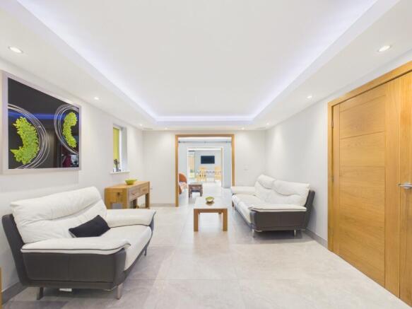 4 bed Detached for sale Image 10