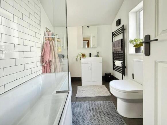 pbox-bathroom-322563.jpeg