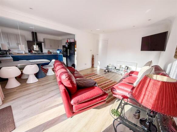 OPEN PLAN LIVING SPACE