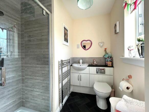 Principal Bedroom En Suite