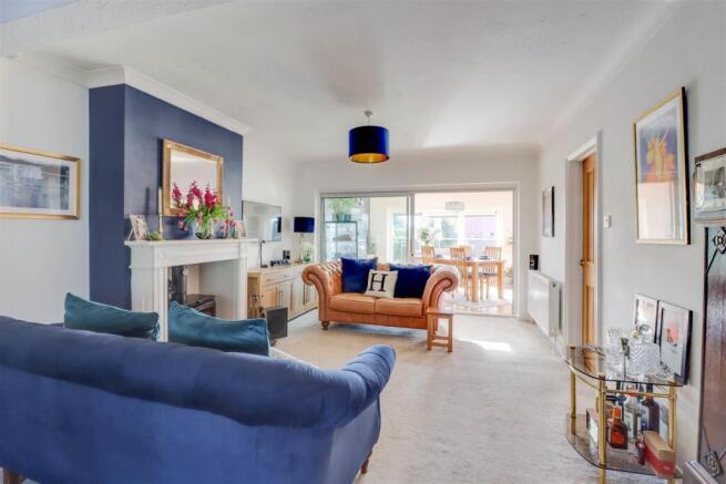 67 GUERNSEY GARDENS INSIDE-2.jpg