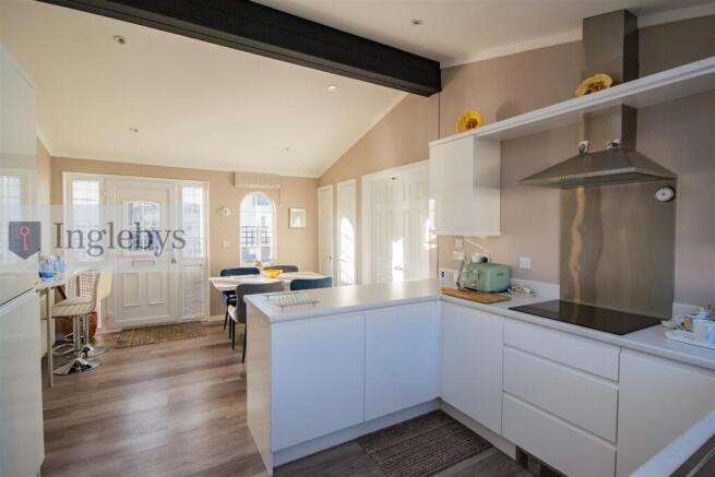 2 bed Park Home for sale Image 4