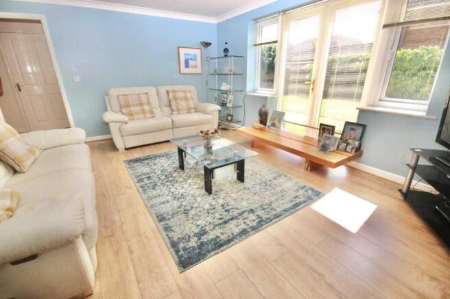 5 bed Detached for sale Image 4