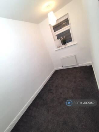 3 bed Terraced to rent Image 5