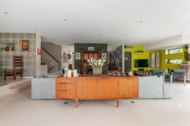 5 bed Detached for sale Image 5