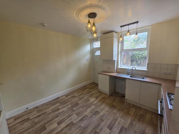3 bed Terraced to rent Image 6