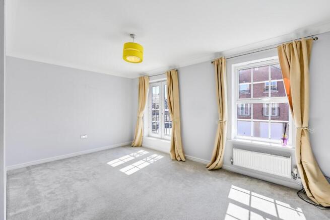 4 bed House for sale Image 4