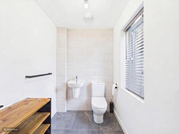 3 bed Semi-Detached for sale Image 10