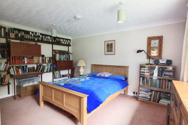 BEDROOM 2
