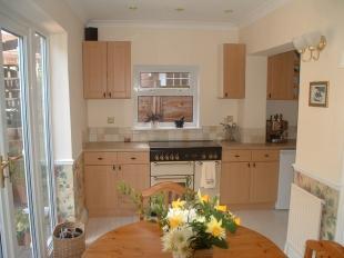 L-Shaped Kitchen/Diner
