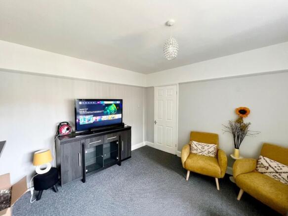 3 bed Semi-Detached for sale Image 6